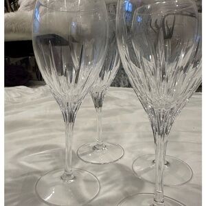 Set of 4 beautiful crystal cut glass wine champagne flutes / glasses